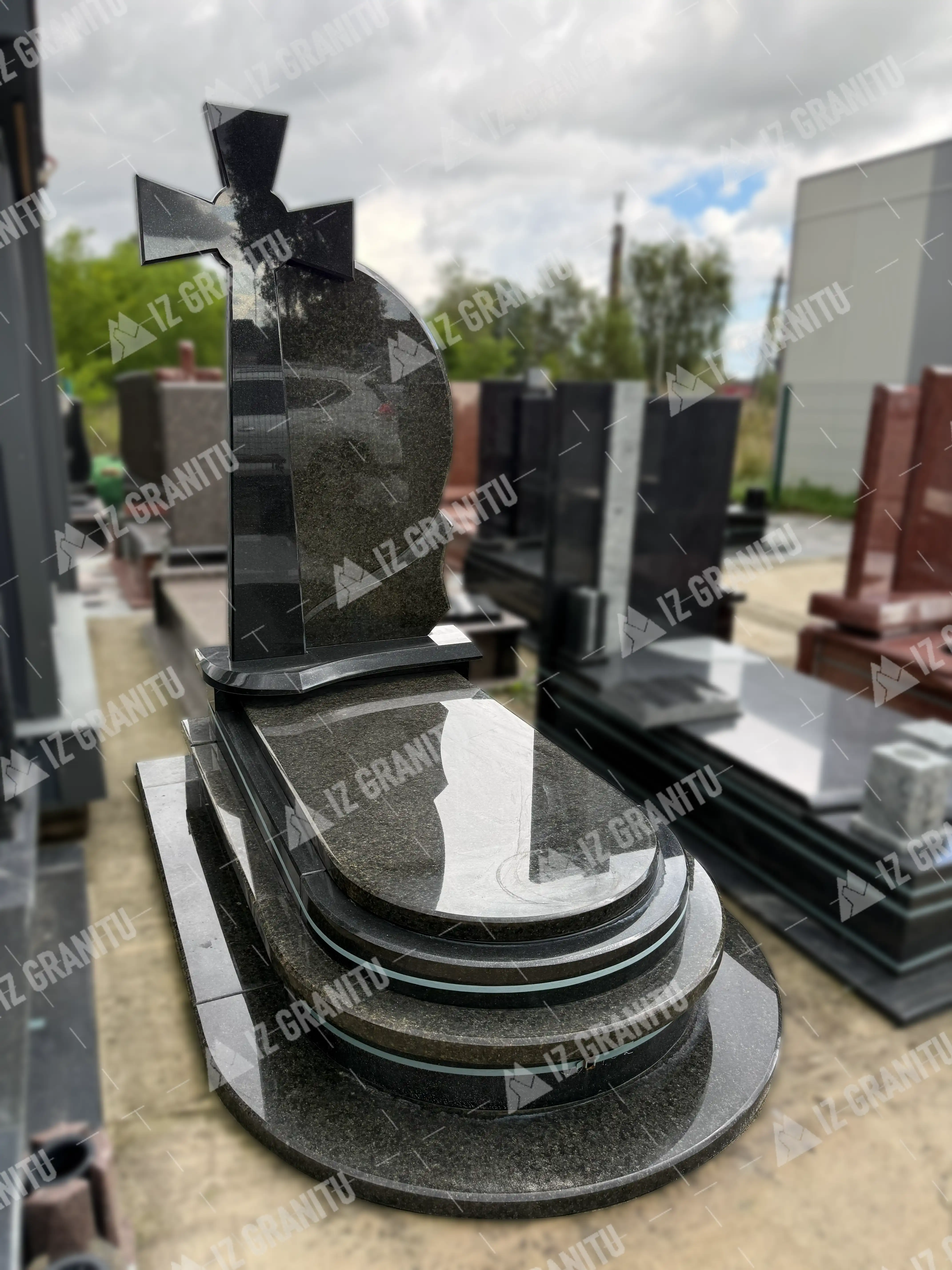 Одинарний пам'ятник 44